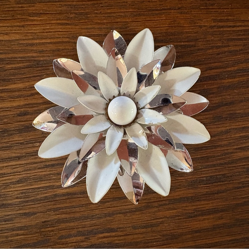 Vintage Sarah Coventry Metal Enameled Flower Brooch White Silver